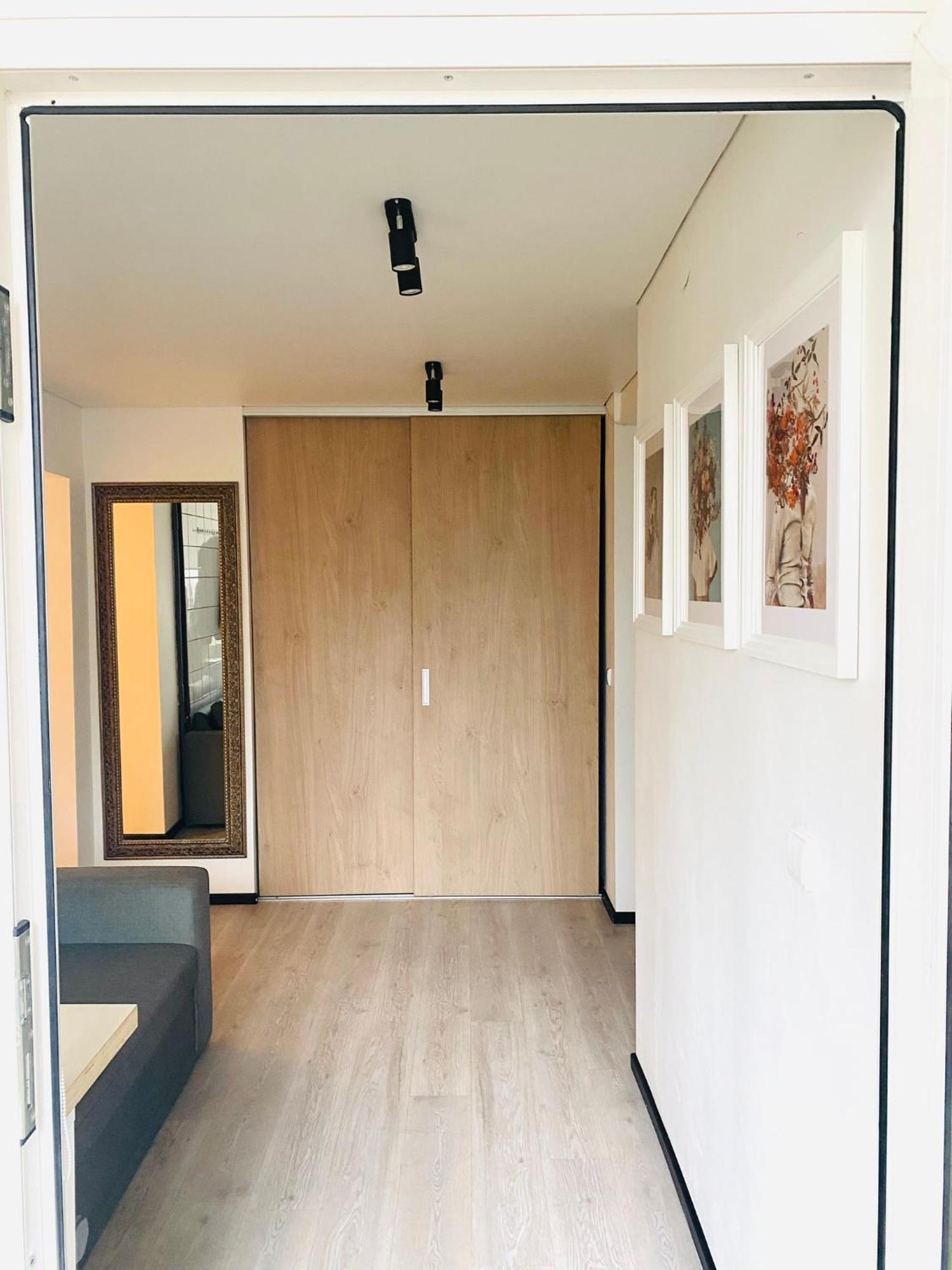 Modern & Cozy Gem - Spacious Retreat With Private Entrance *