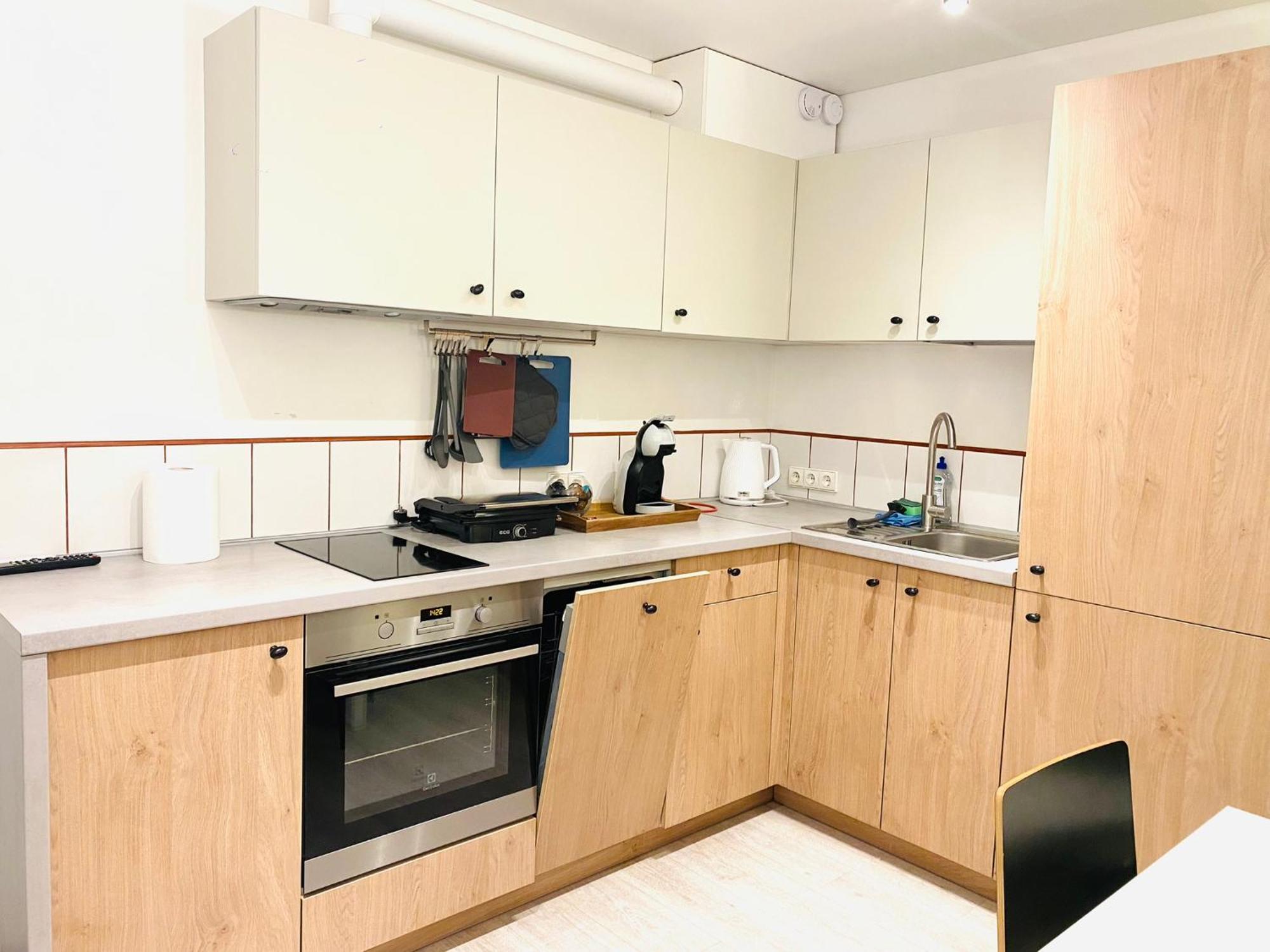Modern & Cozy Gem - Spacious Retreat With Private Entrance Vilnius